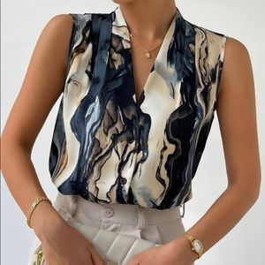 NWOT SLEEVELESS BUTTON DOWN TOP